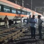 पुणे के पास वंदे भारत एक्सप्रेस का कोच पटरी से उतरा, सभी यात्री सुरक्षित