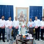 राज्यपाल आनंदीबेन पटेल ने ‘साथी हाथ बढ़ाना’ पुस्तक का किया विमोचन