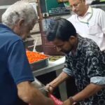 कानपुर में खाद्य विभाग का छापा, 25 किलो रंगीन फिंगर चिप्स नष्ट