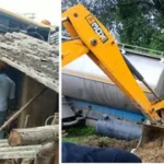 अमेठी में स्कूली बस का भीषण हादसा, दूध टैंकर से टक्कर के बाद घर में घुसी, कई बच्चे घायल