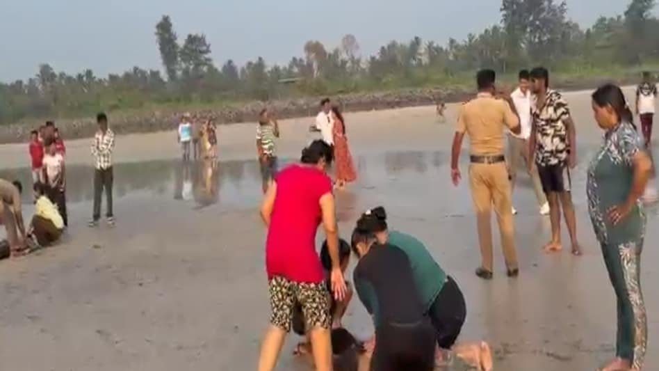 6abe67ae2832d-major-incident-in-raigads-diveagar-beach-in-maharashtra-eight-students-have-drowned-010117118-16x9