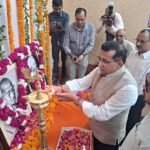 लखनऊ: सूचना एवं जनसंपर्क विभाग में गांधीजी और शास्त्रीजी को दी गई श्रद्धांजलि