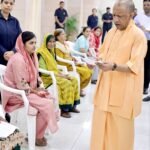 लखनऊ: सीएम योगी ने जनता दर्शन में सुनीं लोगों की समस्याएं
